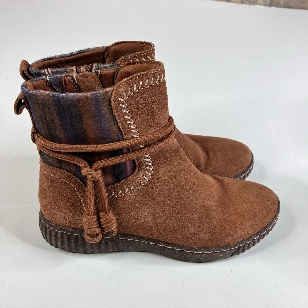 Clarks Caroline Lily boots suede size‎ 6 side zipper closure